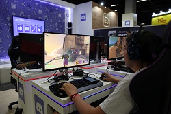 AOC na gamescomu 250px