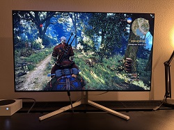 Philips Evnia - pohled na cely monitor 250px